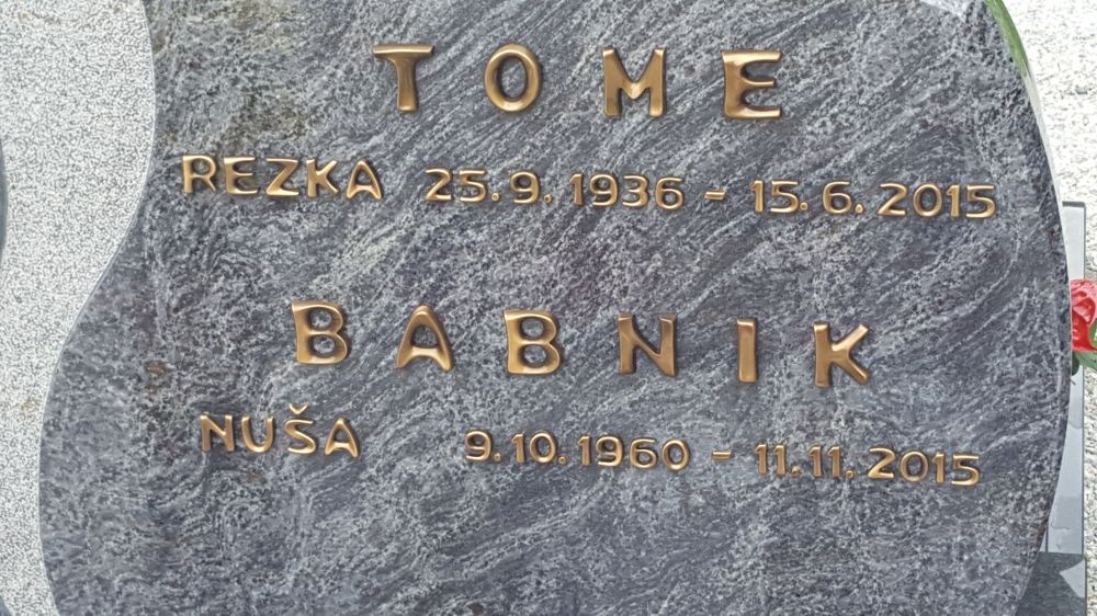 Nuša Tome Slovenski grobovi